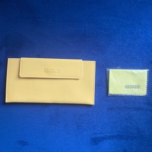 NWOT Mosanana Glasses/Sunglasses Case with Wipe